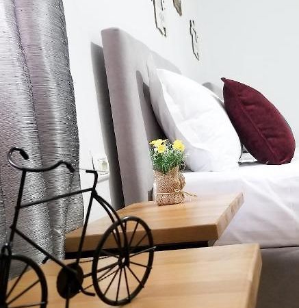 Spacious And Cozy Apartment - Ajia Apartment Tirana Kültér fotó